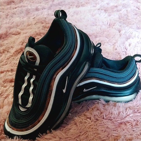 Nike Shoes - Nike Air Max women's 6.5 black woodgrain and pink